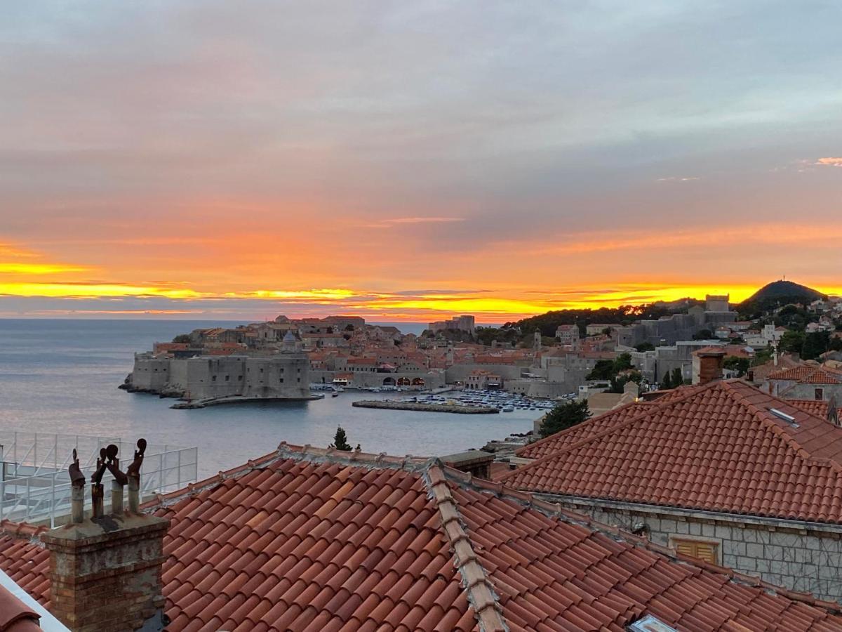 Sunset Over The Dubrovnik'S Old Town المظهر الخارجي الصورة