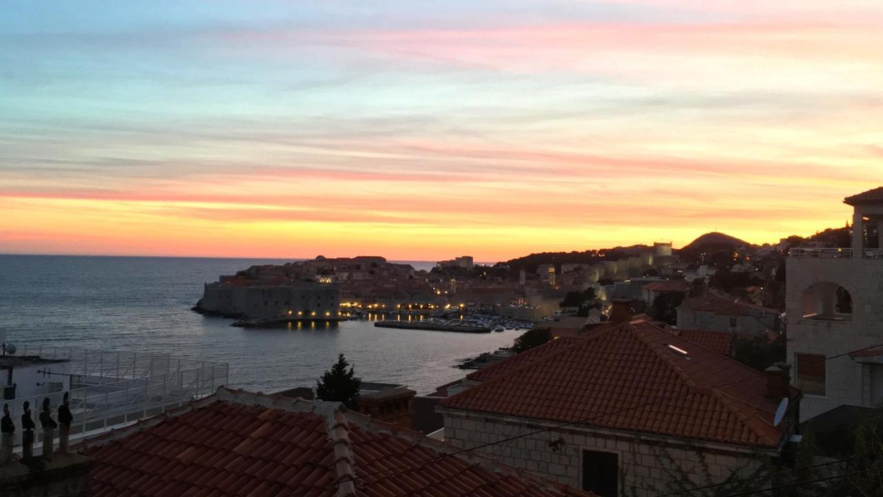 Sunset Over The Dubrovnik'S Old Town المظهر الخارجي الصورة