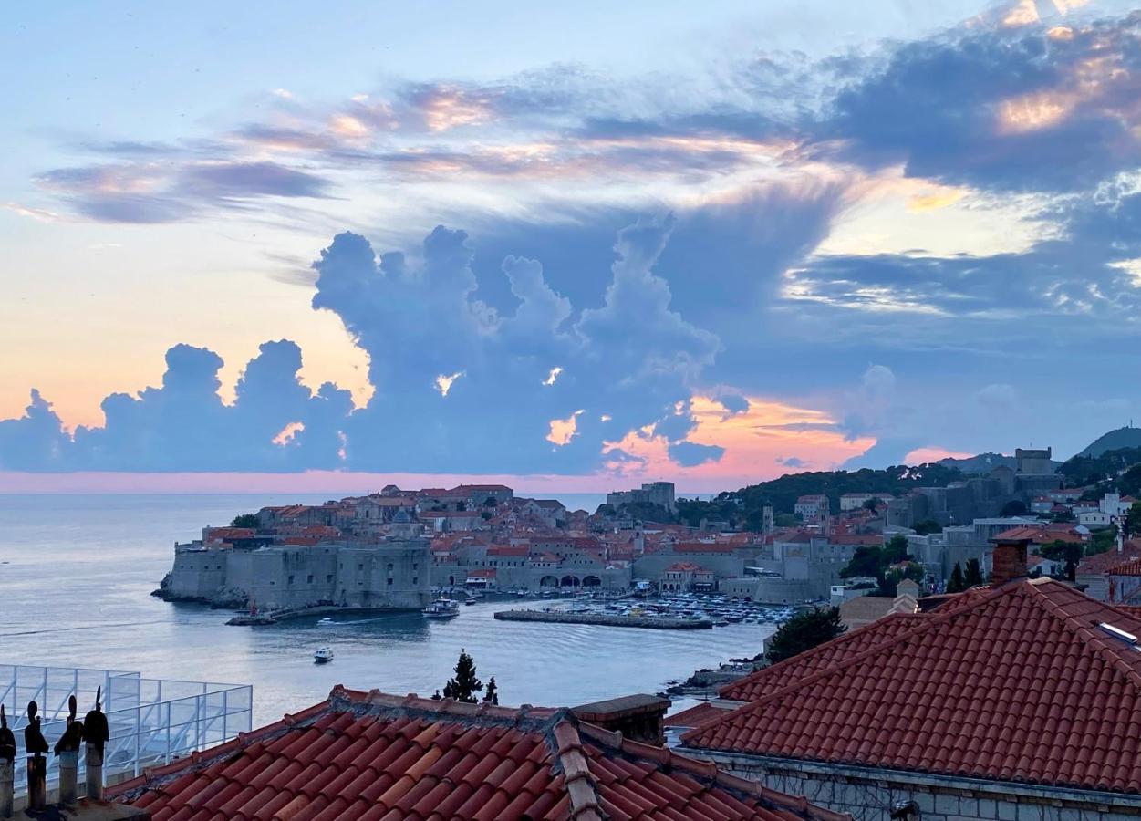 Sunset Over The Dubrovnik'S Old Town المظهر الخارجي الصورة