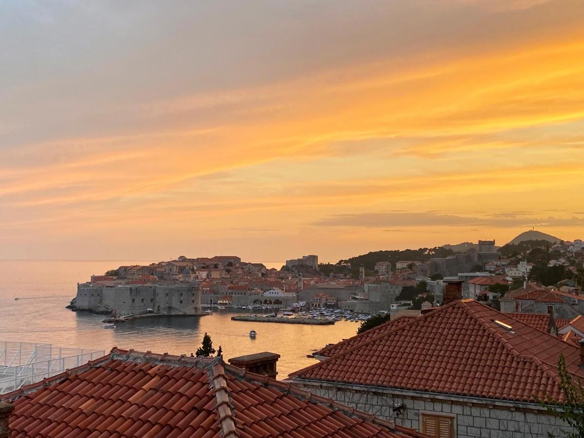Sunset Over The Dubrovnik'S Old Town المظهر الخارجي الصورة
